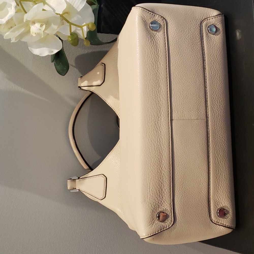 ❣️💫MARK DOWN 💫❣️Michael Kors cream Bag - Picture 5 of 13